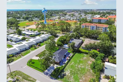 301 Aurora Street E, Venice, FL 34285 - Photo 1