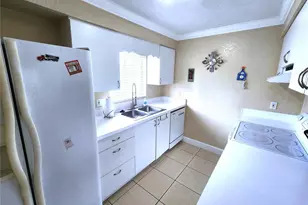 2720 Hidden Lake Blvd, Sarasota, FL 34237 - Photo 8