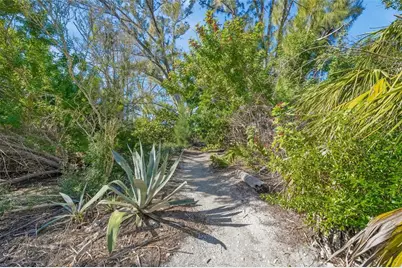 8560 Heron Lagoon Circle, Sarasota, FL 34242 - Photo 40