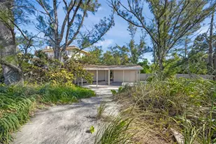 8560 Heron Lagoon Cir, Sarasota, FL 34242 - Photo 46