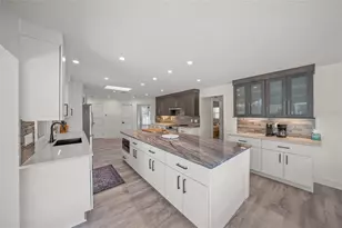 8560 Heron Lagoon Cir, Sarasota, FL 34242 - Photo 12