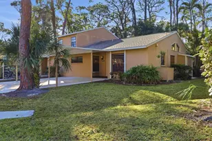 4819 Village Gardens Dr, Sarasota, FL 34234 - Photo 2