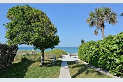 3330 Gulf Of Mexico Drive #206D, Longboat Key, FL 34228 - Photo 10