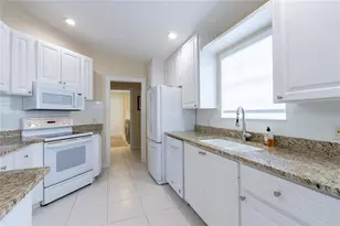 8876 Estepona Ct, Sarasota, FL 34238 - Photo 8