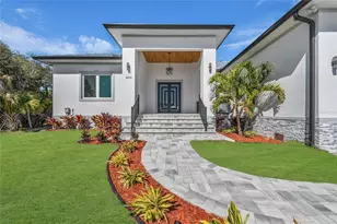18702 Arapahoe Cir, Port Charlotte, FL 33948 - Photo 6