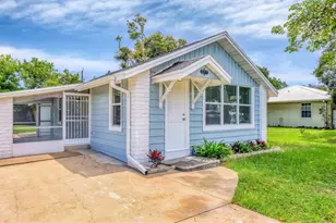 905 Myrtle Ave, Venice, FL 34285 - Photo 2