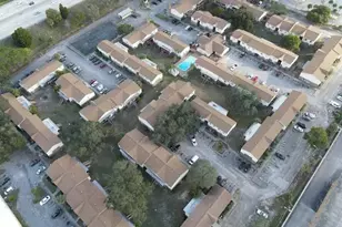 402 E Westchester Ct, Tampa, FL 33604 - Photo 2