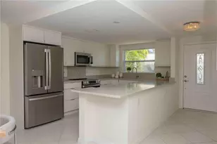 563 Spanish Dr S, Longboat Key, FL 34228 - Photo 4