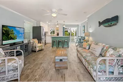 305 57th Street #B, Holmes Beach, FL 34217 - Photo 4