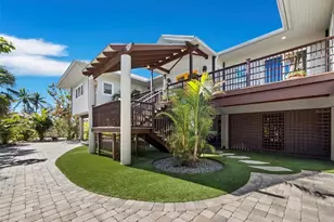 677 Lands End Dr, Longboat Key, FL 34228 - Photo 12