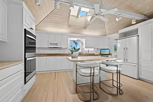 677 Lands End Dr, Longboat Key, FL 34228 - Photo 16