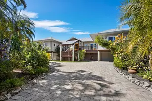 677 Lands End Dr, Longboat Key, FL 34228 - Photo 4