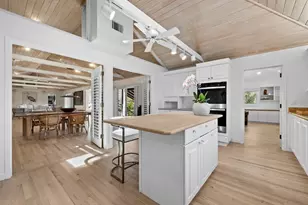 677 Lands End Dr, Longboat Key, FL 34228 - Photo 18