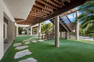 677 Lands End Dr, Longboat Key, FL 34228 - Photo 8