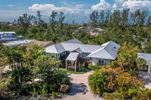 677 Lands End Dr, Longboat Key, FL 34228 - Photo 4