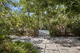 677 Lands End Dr, Longboat Key, FL 34228 - Photo 52