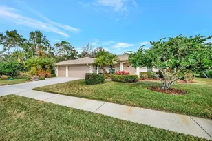 6183 Misty Oaks Dr, Sarasota, FL 34243 - Photo 2