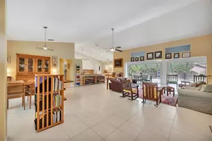 6183 Misty Oaks Dr, Sarasota, FL 34243 - Photo 6