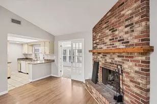 2942 Woodpine Cir, Sarasota, FL 34231 - Photo 8