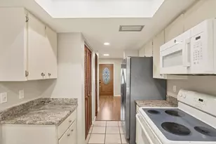 2942 Woodpine Cir, Sarasota, FL 34231 - Photo 14