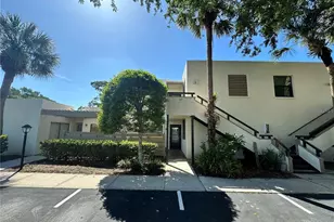 577 Lakeside Dr, Bradenton, FL 34210 - Photo 1