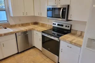 2725 Feiffer Cir, Sarasota, FL 34235 - Photo 8