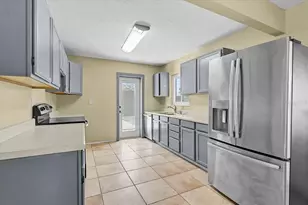 4208 35th St W, Bradenton, FL 34205 - Photo 4