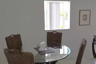 7193 W Country Club Dr N, Sarasota, FL 34243 - Photo 10