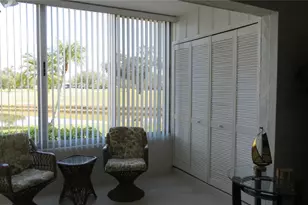 7193 W Country Club Dr N, Sarasota, FL 34243 - Photo 4