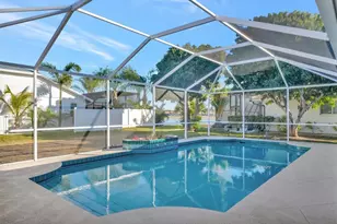 4851 Wood Pointe Wy, Sarasota, FL 34233 - Photo 2