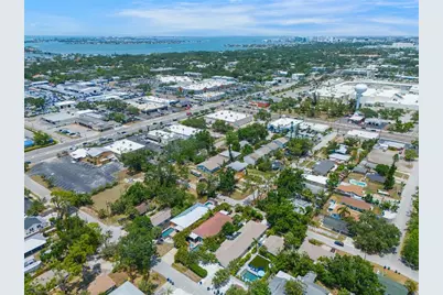 2051 Roselawn Street, Sarasota, FL 34231 - Photo 72