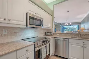 9447 Forest Hills Cir, Sarasota, FL 34238 - Photo 30