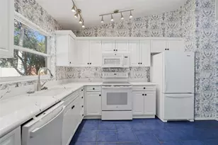 5744 Antibes St, Sarasota, FL 34233 - Photo 12