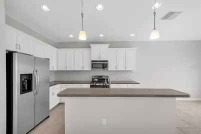 4654 Woodbrook Drive, Sarasota, FL 34243 - Photo 6