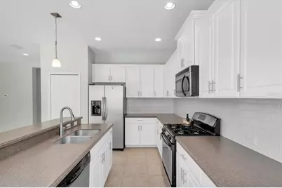 4654 Woodbrook Drive, Sarasota, FL 34243 - Photo 10