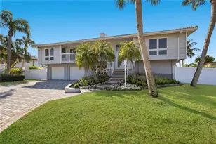 3908 Bayside Dr, Bradenton, FL 34210 - Photo 2