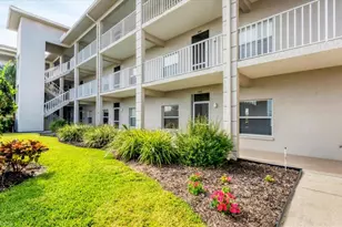9610 Club S Cir, Sarasota, FL 34238 - Photo 2