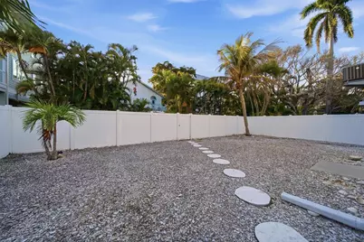 2112 Avenue B, Bradenton Beach, FL 34217 - Photo 4