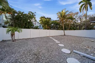 2112 Avenue B, Bradenton Beach, FL 34217 - Photo 4