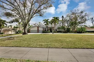 7307 Weeping Willow Dr, Sarasota, FL 34241 - Photo 2
