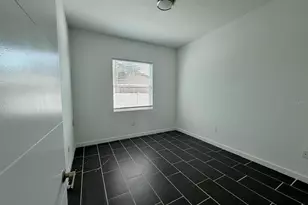 4524 Riverwood Ave, Sarasota, FL 34231 - Photo 10