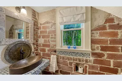 547 N Shore Drive, Sarasota, FL 34234 - Photo 20