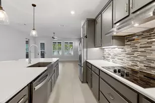 2535 Fireflag Ln, Sarasota, FL 34232 - Photo 6