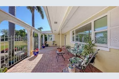 844 Magellan Drive, Sarasota, FL 34243 - Photo 4