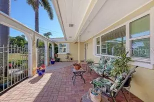 844 Magellan Dr, Sarasota, FL 34243 - Photo 4