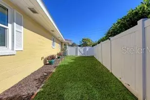 844 Magellan Dr, Sarasota, FL 34243 - Photo 38