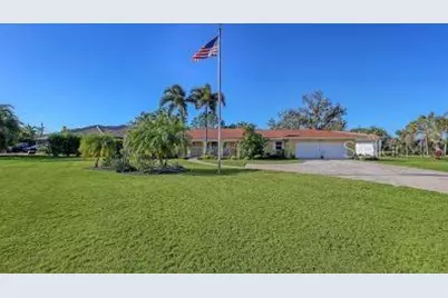 844 Magellan Drive, Sarasota, FL 34243 - Photo 2