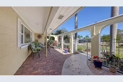844 Magellan Drive, Sarasota, FL 34243 - Photo 4