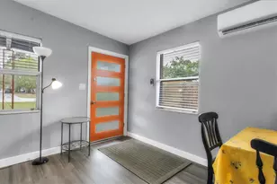 2305 Novus St, Sarasota, FL 34237 - Photo 12
