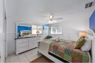 5807 De Palmas Avenue, Holmes Beach, FL 34217 - Photo 12